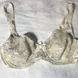 Victoria’s Secret Ivory Lace bra size 36B